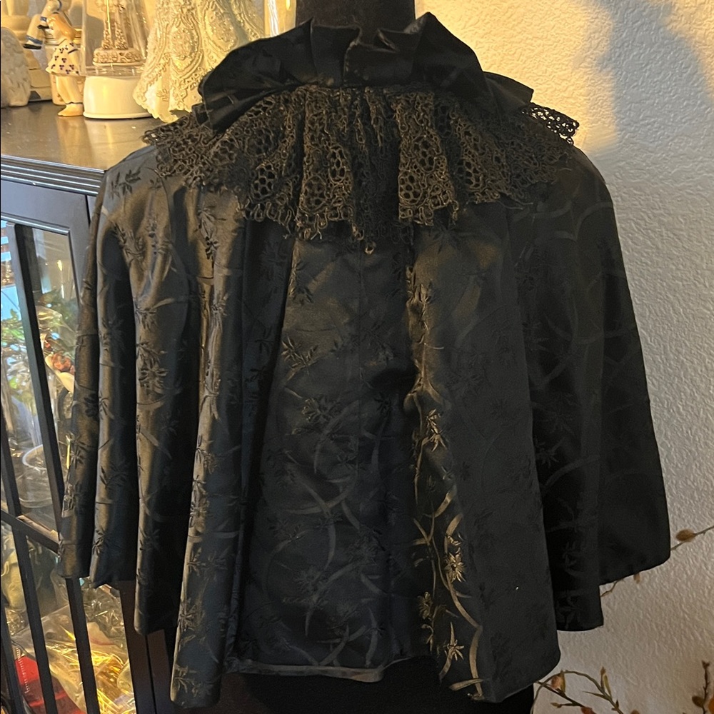 Victorian Black mourning Lace Cape one size - Picture 2 of 3